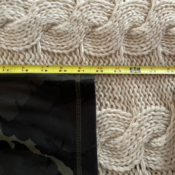 Lululemon leggings size 6 - Picture 4 of 5